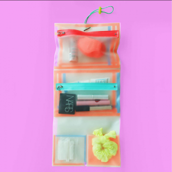 Lightree Travel Pouch, Color Lining, Neon, Gummiband Verschluss, haengend gefüllt